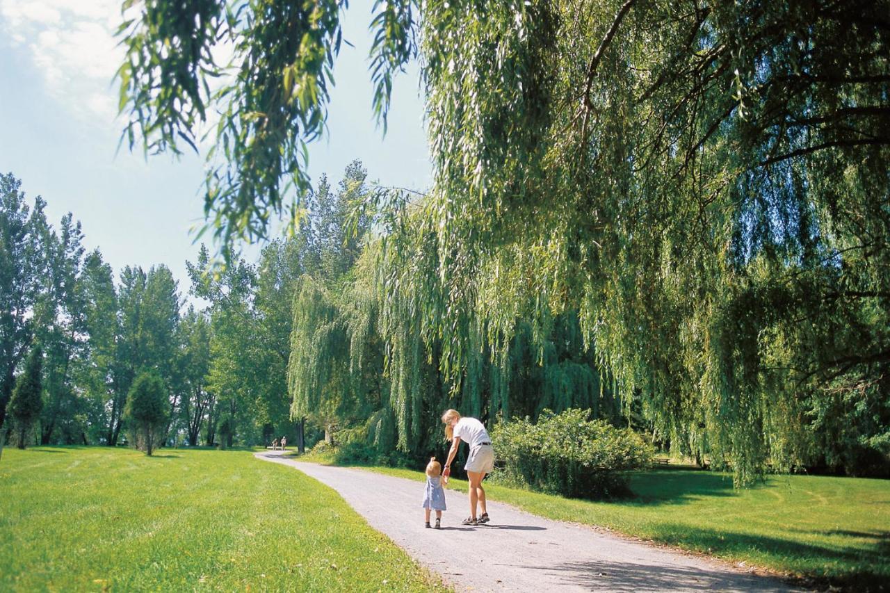 Hotels Gouverneur Montreal - Ile Charron Boucherville Exteriör bild